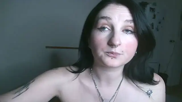 Snapshot of Violett3333 chatting on 01-05-26, 05:27 Violett3333 online show from 01-05-26, 05:27