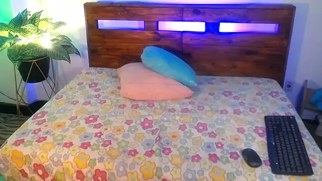 Yeseniaa25  online show from 02-08-26, 12:14