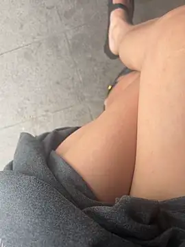 xiaoyuan01 online show from 10-15-25, 03:16