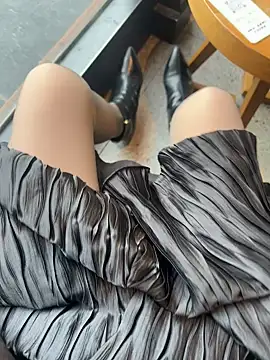 xiaoyuan01 online show from 11-18-25, 01:21