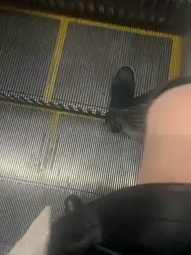 xiaoyuan01 online show from 12-17-25, 02:27