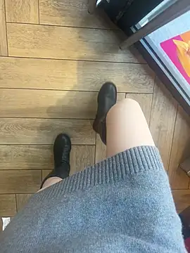 xiaoyuan01 online show from 12-18-25, 02:49