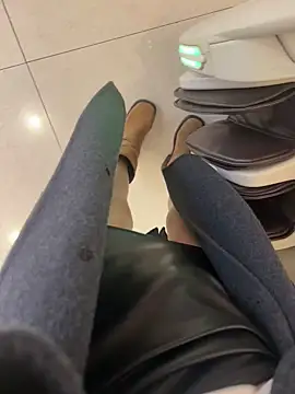 xiaoyuan01 online show from 10-20-25, 02:24