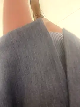 xiaoyuan01 online show from 10-16-25, 02:42