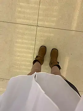 xiaoyuan01 online show from 10-29-25, 07:07