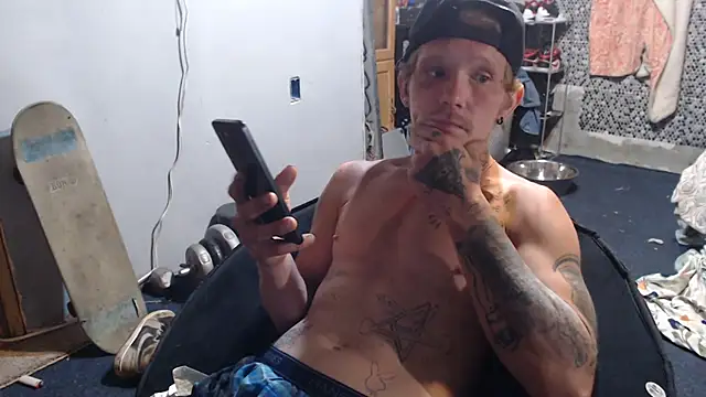 Snapshot of mastertrap chatting on 09-22-25, 01:33 mastertrap online show from 09-22-25, 01:33