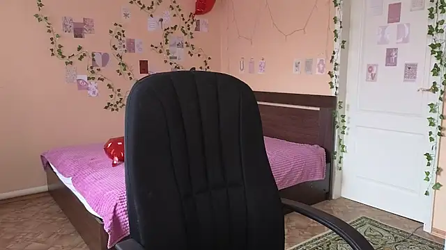 Snapshot of Ronda_Roni chatting on 04-13-26, 05:11 Ronda Roni online show from 04-13-26, 05:11