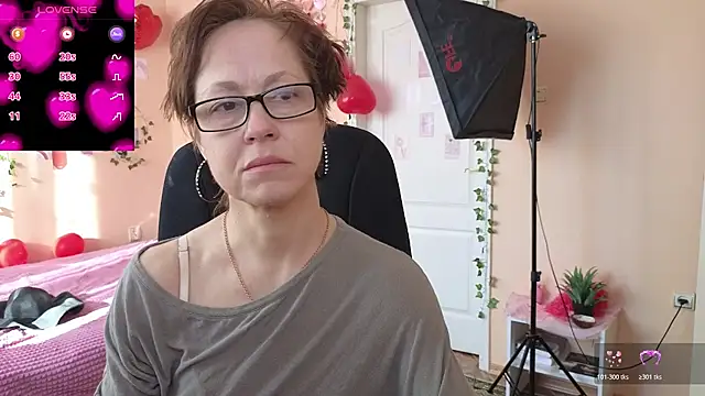 Snapshot of Ronda_Roni chatting on 02-18-26, 06:44 Ronda Roni online show from 02-18-26, 06:44