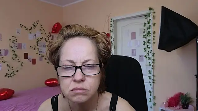 Snapshot of Ronda_Roni chatting on 04-10-26, 09:16 Ronda Roni online show from 04-10-26, 09:16