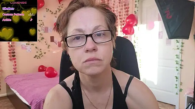 Snapshot of Ronda_Roni chatting on 02-17-26, 05:27 Ronda Roni online show from 02-17-26, 05:27