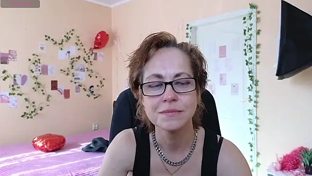 Snapshot of Ronda_Roni chatting on 04-15-26, 05:35 Ronda Roni online show from 04-15-26, 05:35