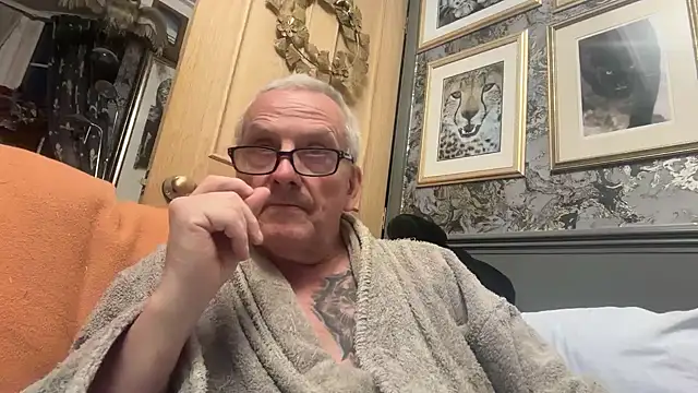 poggles online show from 04-12-26, 07:50