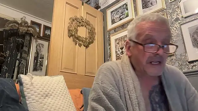 poggles online show from 10-19-25, 08:33