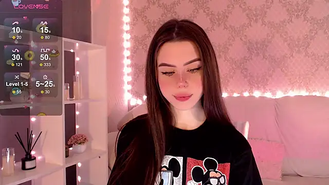 Snapshot of HolyMiax chatting on 10-15-25, 03:49 HolyMiax online show from 10-15-25, 03:49