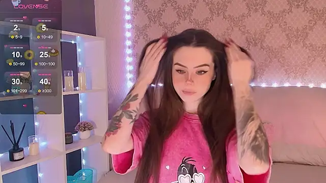 Snapshot of HolyMiax chatting on 02-25-26, 03:29 HolyMiax online show from 02-25-26, 03:29