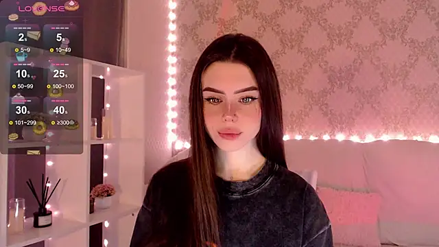 Snapshot of HolyMiax chatting on 10-17-25, 03:32 HolyMiax online show from 10-17-25, 03:32