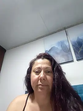 Snapshot of EmmaJhomson chatting on 06-19-26, 11:09 EmmaJhomson online show from 06-19-26, 11:09