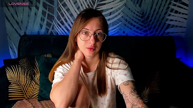 ChristyCrayme online show from 11-08-25, 10:57