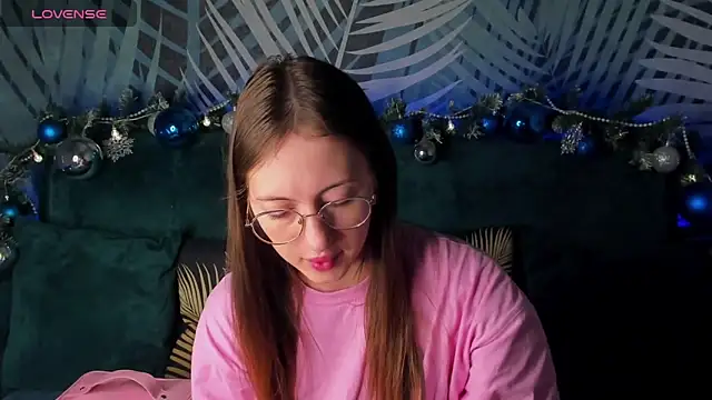 ChristyCrayme online show from 12-20-25, 10:12