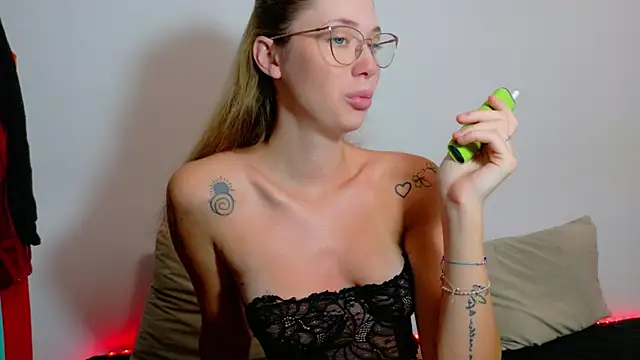 Snapshot of Ivanna__Rose chatting on 07-21-26, 03:30 Ivanna Rose online show from 07-21-26, 03:30