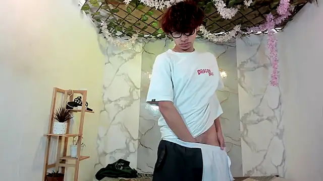 Bastian boyshot77 online show from 05-17-26, 07:47