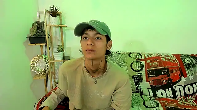 Snapshot of Bastian_boyshot77 chatting on 02-13-26, 01:33 Bastian boyshot77 online show from 02-13-26, 01:33