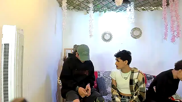 Snapshot of Bastian_boyshot77 chatting on 02-15-26, 01:54 Bastian boyshot77 online show from 02-15-26, 01:54