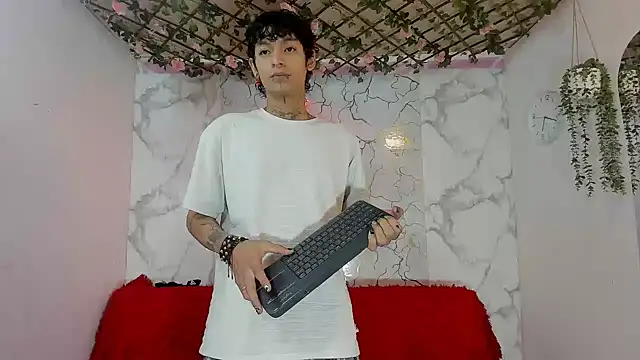 Bastian boyshot77 online show from 04-17-26, 07:28