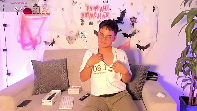 Young Ben online show from 10-24-25, 01:04
