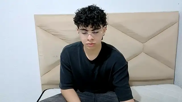 Snapshot of Kei_Dream chatting on 09-19-25, 03:32 Kei Dream online show from 09-19-25, 03:32