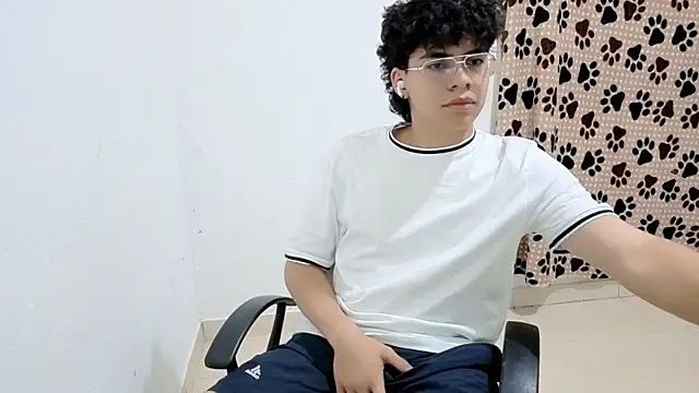 Snapshot of Kei_Dream chatting on 10-05-25, 02:02 Kei Dream online show from 10-05-25, 02:02