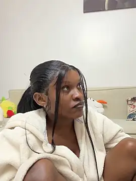 Snapshot of Lil-shawrie chatting on 10-05-25, 08:10 Lil-shawrie online show from 10-05-25, 08:10