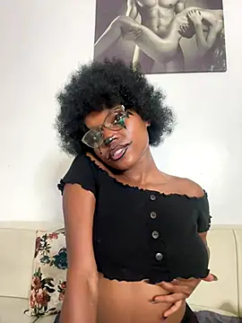 Snapshot of Lil-shawrie chatting on 10-16-25, 11:51 Lil-shawrie online show from 10-16-25, 11:51