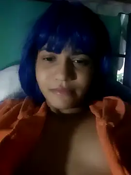 Snapshot of famousfox-69 chatting on 10-06-25, 04:24 famousfox-69 online show from 10-06-25, 04:24