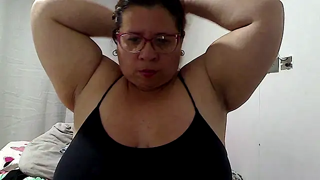 Snapshot of luciana69hot chatting on 06-19-26, 01:28 luciana69hot online show from 06-19-26, 01:28