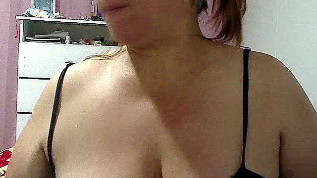 Snapshot of luciana69hot chatting on 01-18-26, 05:38 luciana69hot online show from 01-18-26, 05:38