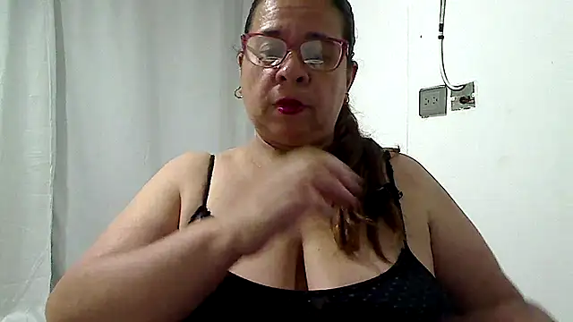 Snapshot of luciana69hot chatting on 06-27-26, 08:48 luciana69hot online show from 06-27-26, 08:48