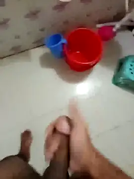 Snapshot of zim200 chatting on 10-04-25, 01:29 zim200 online show from 10-04-25, 01:29