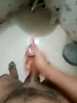 Snapshot of zim200 chatting on 02-13-26, 01:33 zim200 online show from 02-13-26, 01:33