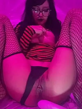 YourDevilGirl  online show from 04-17-26, 07:33