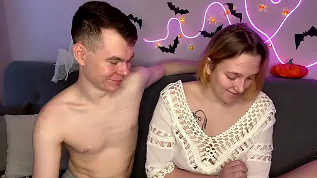 julielourens online show from 10-31-25, 08:11