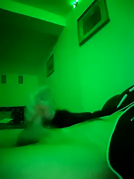 Snapshot of MrThomas31 chatting on 02-08-26, 01:58 MrThomas31 online show from 02-08-26, 01:58