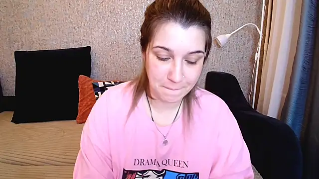 Snapshot of CherryZlata chatting on 12-19-25, 06:43 CherryZlata online show from 12-19-25, 06:43