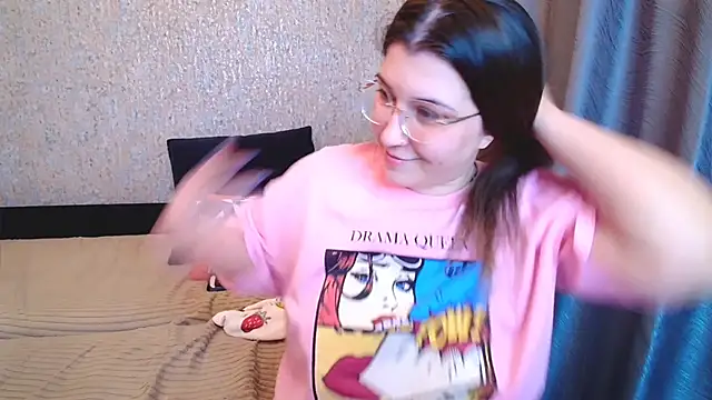 Snapshot of CherryZlata chatting on 12-21-25, 05:47 CherryZlata online show from 12-21-25, 05:47