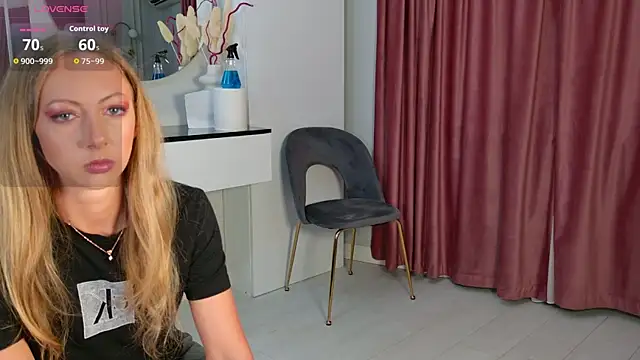 Snapshot of SiennaPierce chatting on 07-15-26, 11:39 SiennaPierce online show from 07-15-26, 11:39
