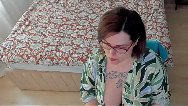 Squirt Kimm online show from 04-19-26, 01:01