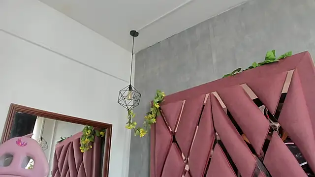 viollettaa  online show from 04-13-26, 06:45