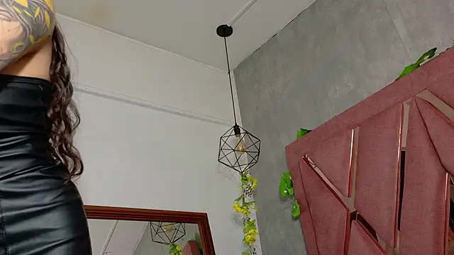 viollettaa  online show from 12-05-25, 07:01