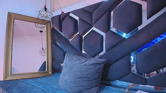 viollettaa  online show from 12-02-25, 07:48