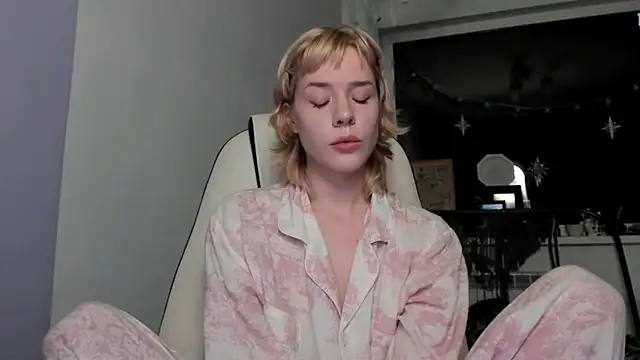 Snapshot of _CuteAsFuck_ chatting on 10-04-25, 02:29  CuteAsFuck  online show from 10-04-25, 02:29